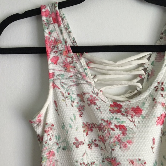 Jessica Simpson Dresses & Skirts - Jessica Simpson floral midi dress